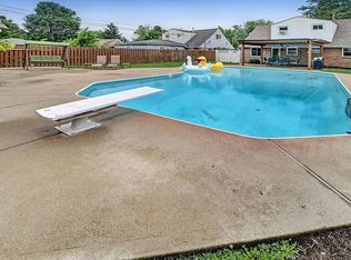 871 Stephen Dr W, Columbus, OH
