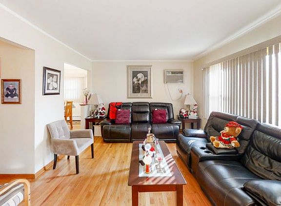 5th image of 3023 N Paris Ave #107