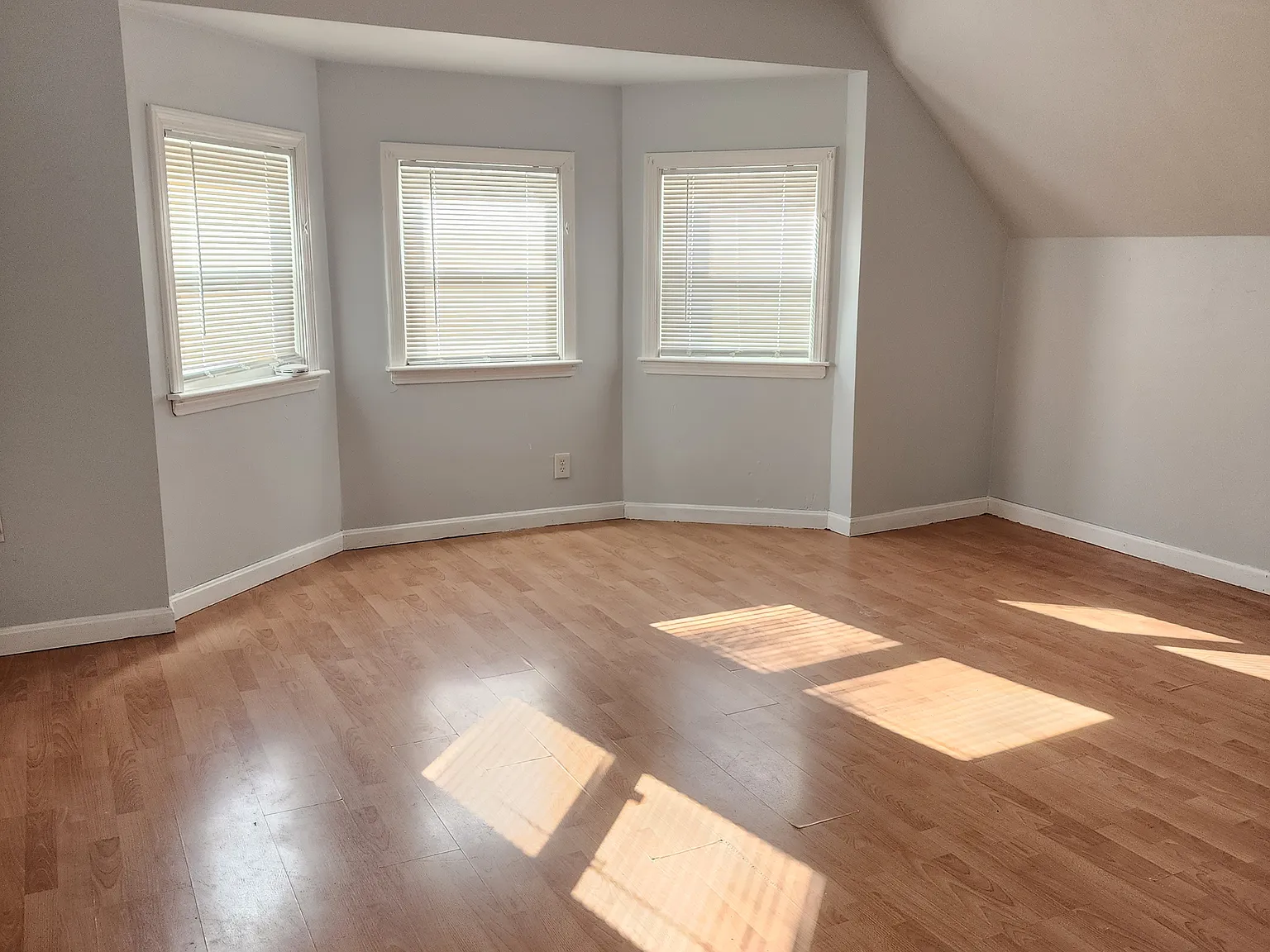 3 bed, 1250 sqft, $2,800 — Photo 2