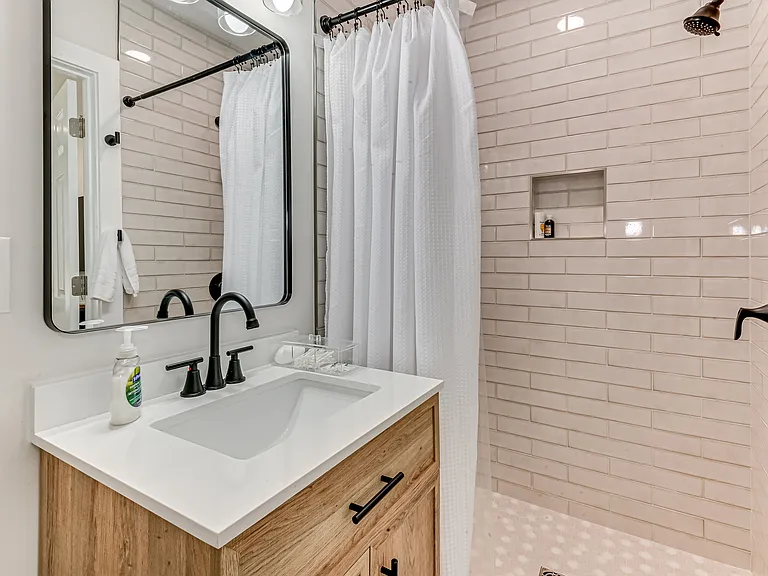1813 Courtney Dr — Photo 12
