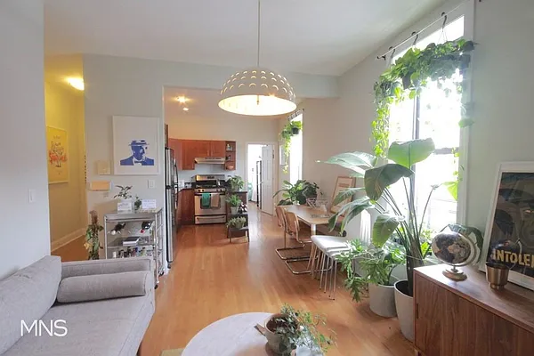 Rented by MNS | media 11