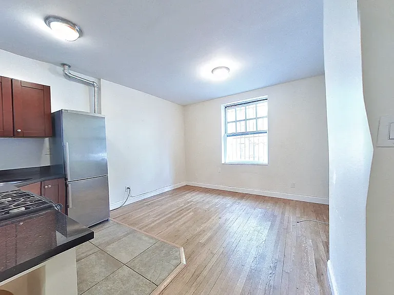 207 W 11th St #1C — Photo 2