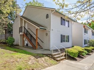 4231 NE 5th St APT E201, Renton, WA 98059