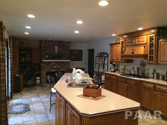5th image of 511 W Gloria Dr