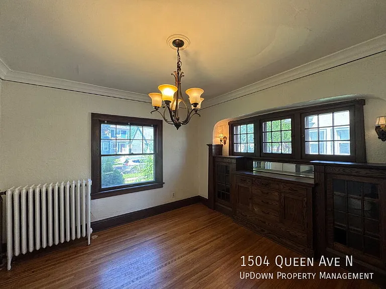 1504 Queen Ave N — Photo 5