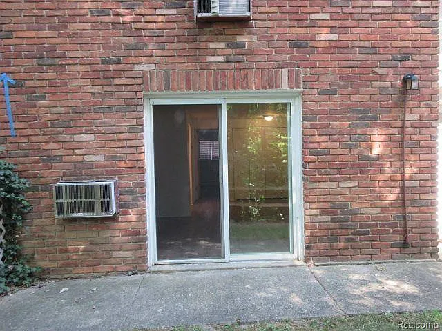31831 Grand River Ave #70 — Photo 14