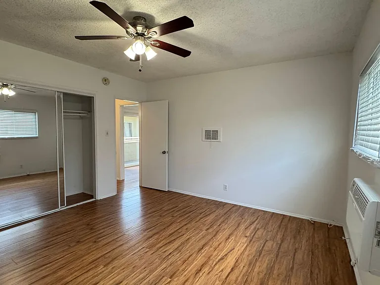 6632 Darby Ave — Photo 14