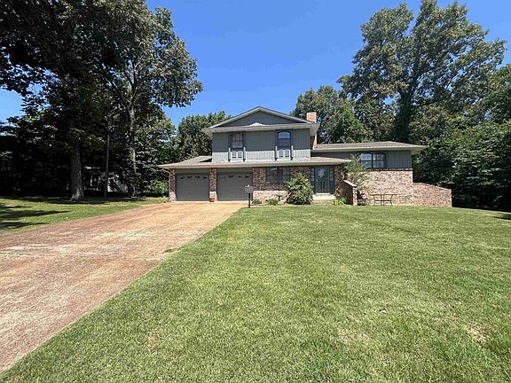 3rd image of 110 Emerald Ln