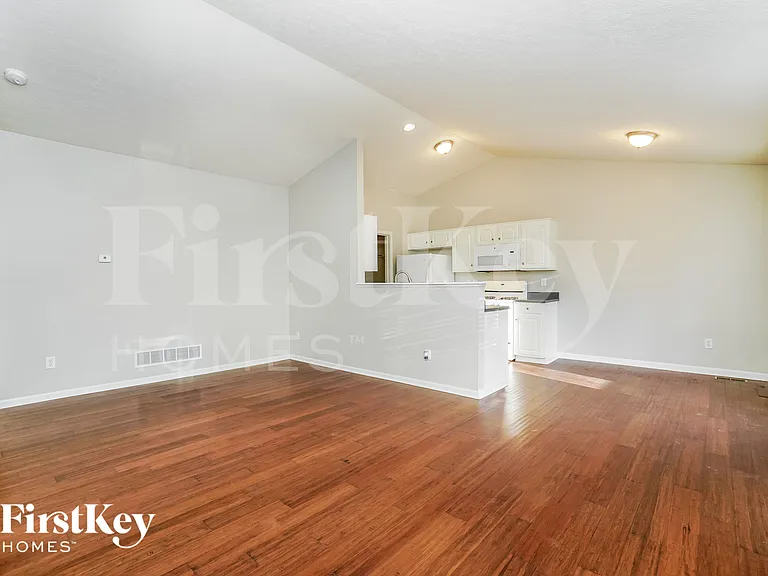 714 Keltoncrest Dr — Photo 2