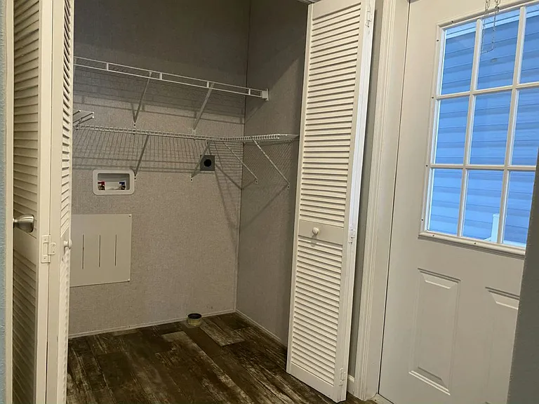 454 King Edward Ave #42 — Photo 3