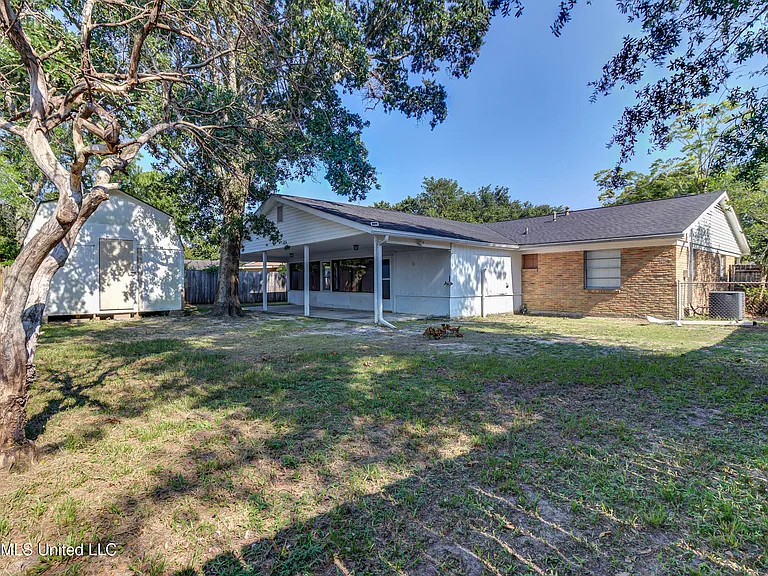 2323 Middlecoff Dr — Photo 37