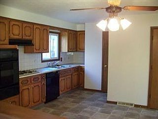 3rd image of 647 Lincoln Blvd