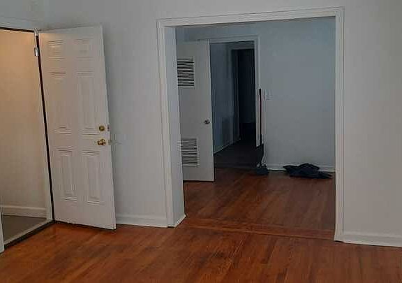 5th image of 4613 Washington Ave SE #3