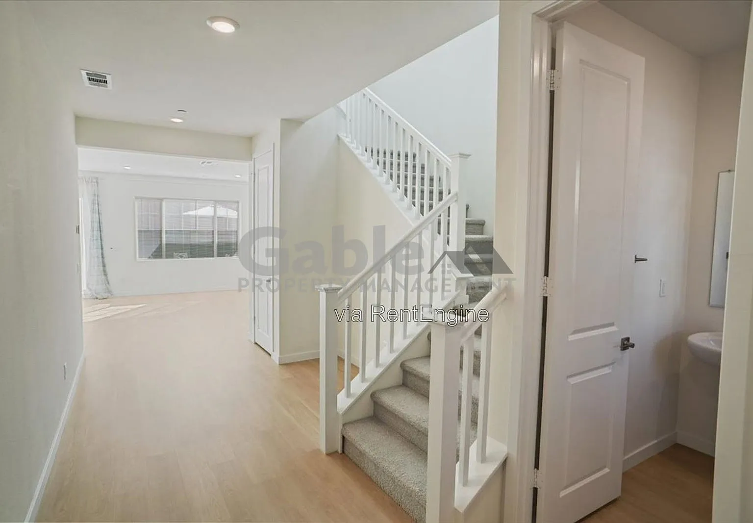 3 bed, 2.5 bath, 2196 sqft, $3,975 — Photo 3