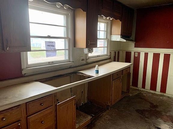 5th image of 1901 Finley Ave