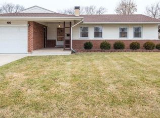 66 Ridgewood Rd, Elk Grove Village, IL 60007