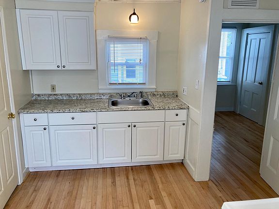 Eat in kitchen with washer/dryer hookups.