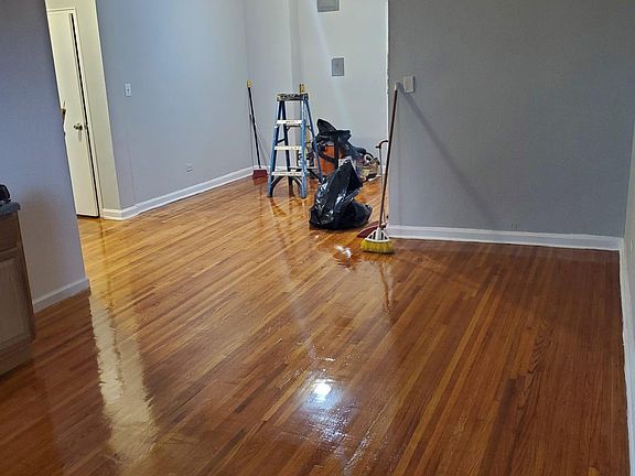 3rd image of 2205 Wallace Ave APT 4H