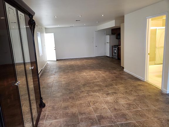 5th image of 52 Trenton St #1