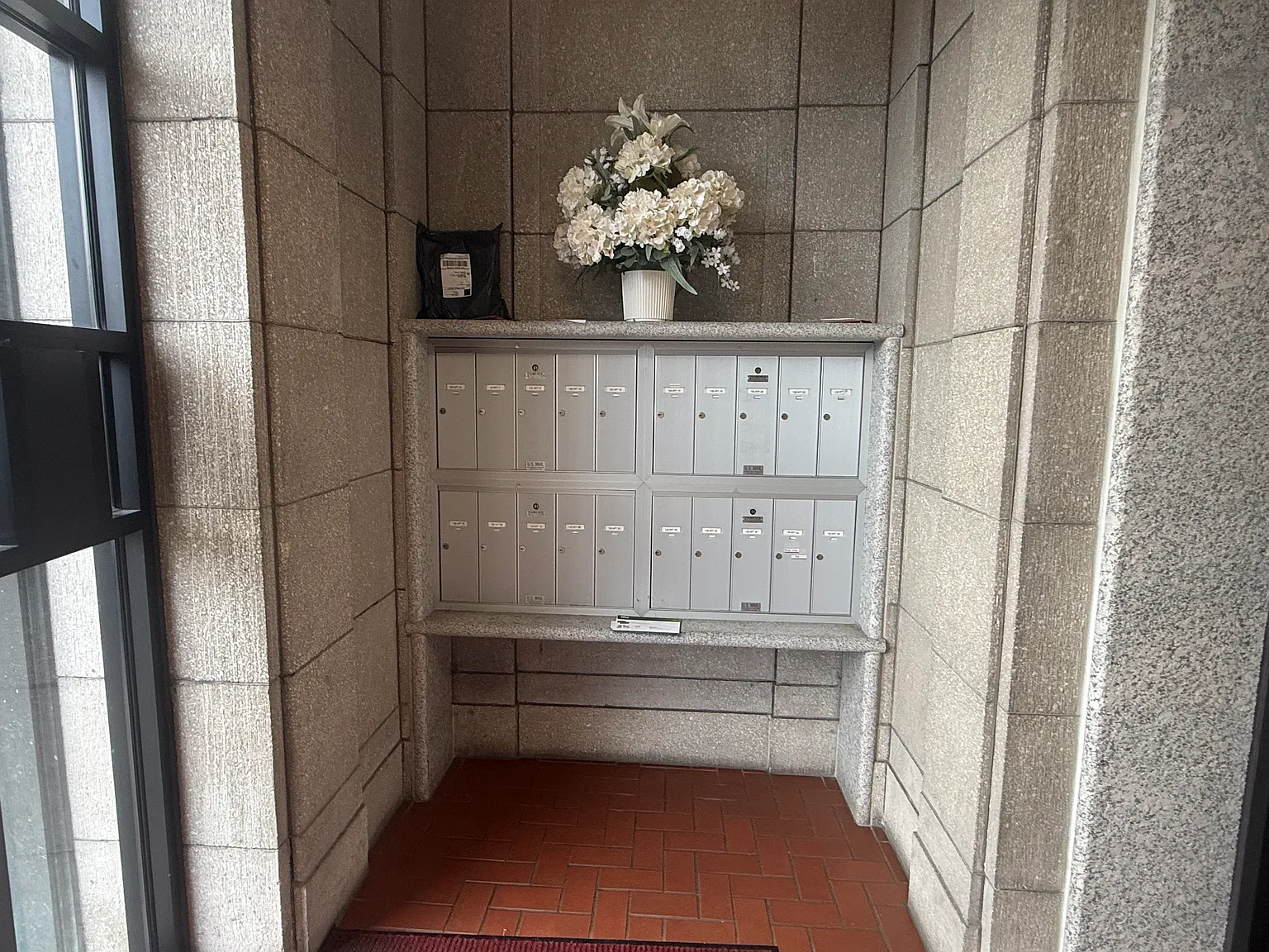 1 bed, 700 sqft, $1,800 — Photo 2
