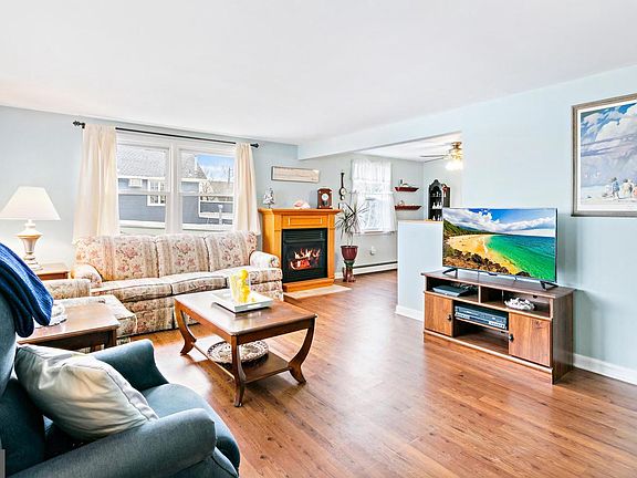 5th image of 909 S Bay Ave