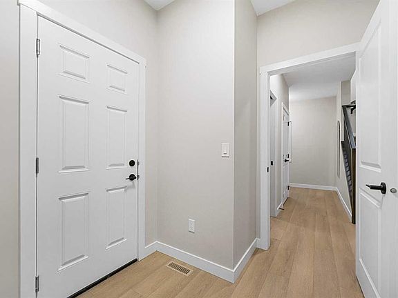 5th image of 128 SW Versant Point SW