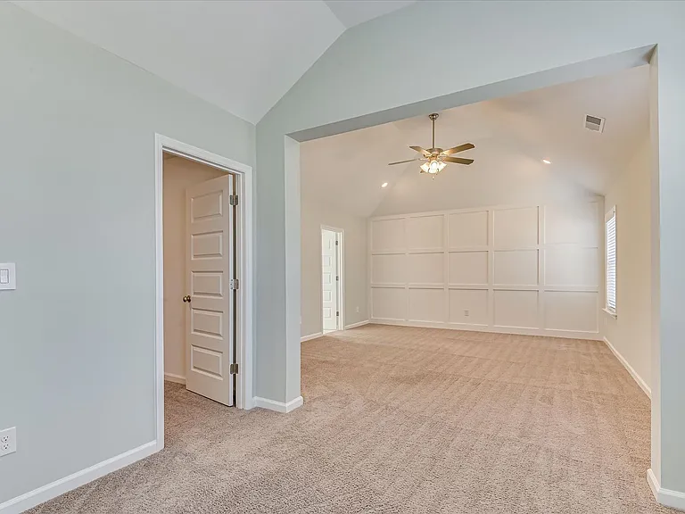 705 Navan Ln — Photo 32