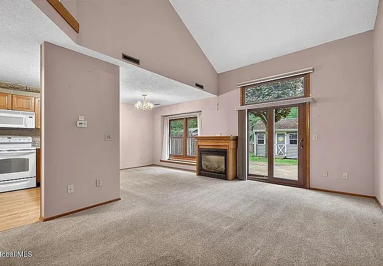 112 Stoney Creek Dr — Photo 3