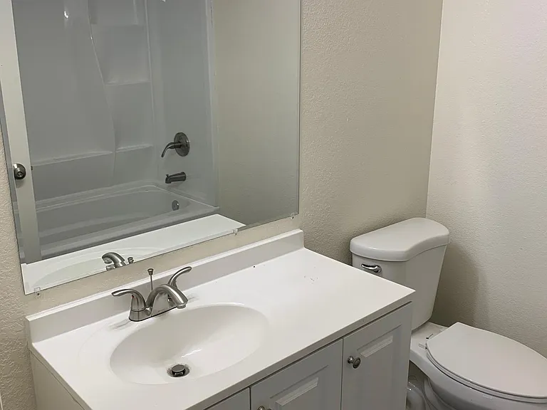 1012 Atkins St #B — Photo 6