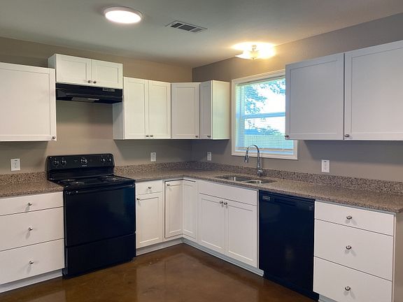 3rd image of 305 Teresa Ln