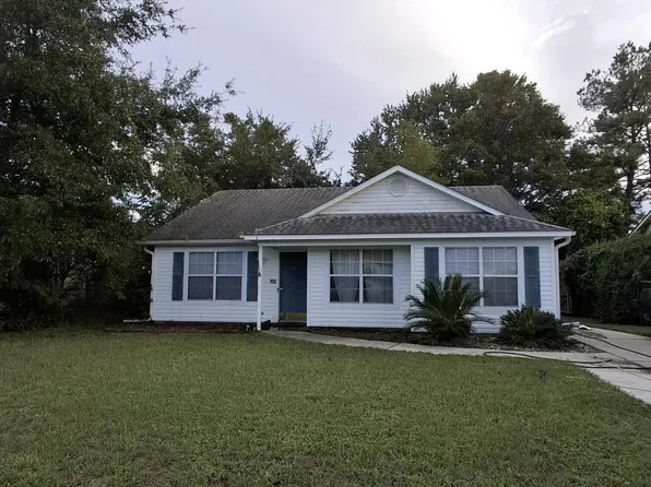 211 Sandalwood Cir, Brunswick, GA 31525
