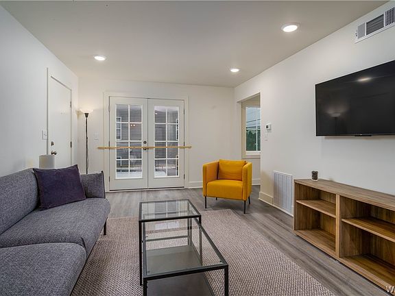 4th image of 500 Grace St #102
