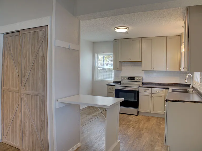 438 S 55th West Ave — Photo 12