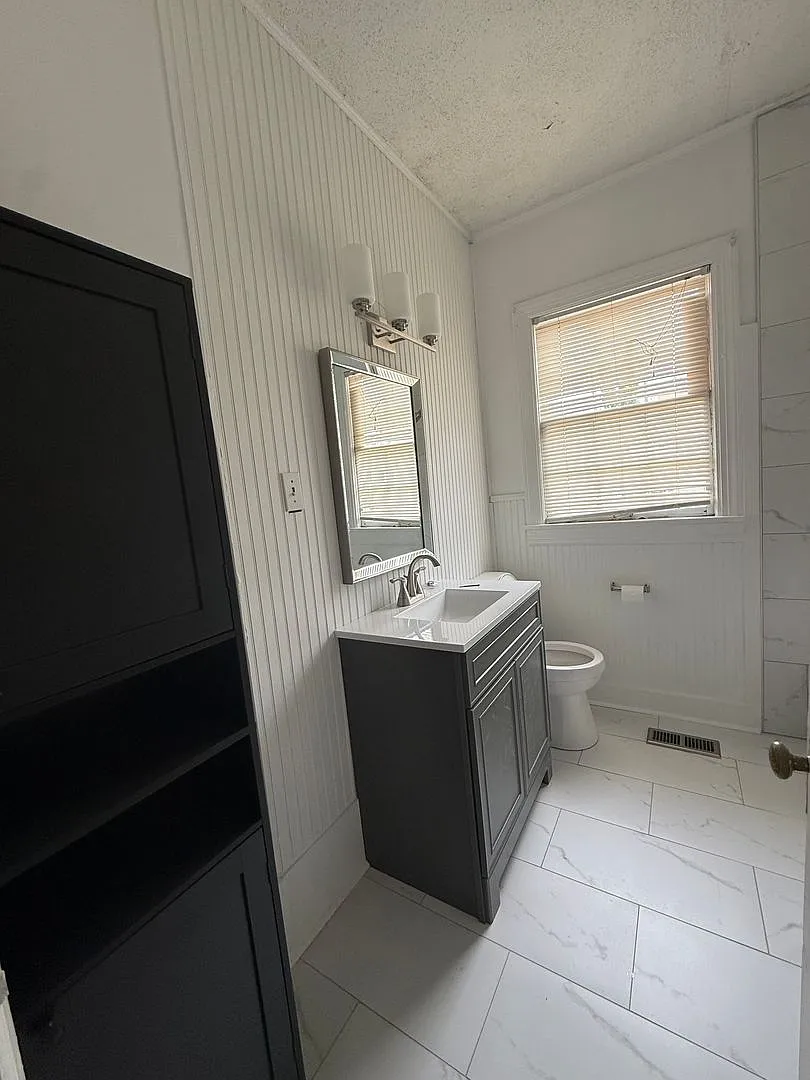 213 Wilson St NE — Photo 3