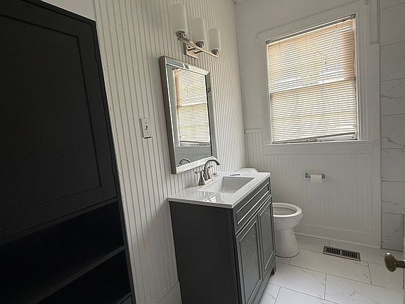 3rd image of 213 Wilson St NE APT 2