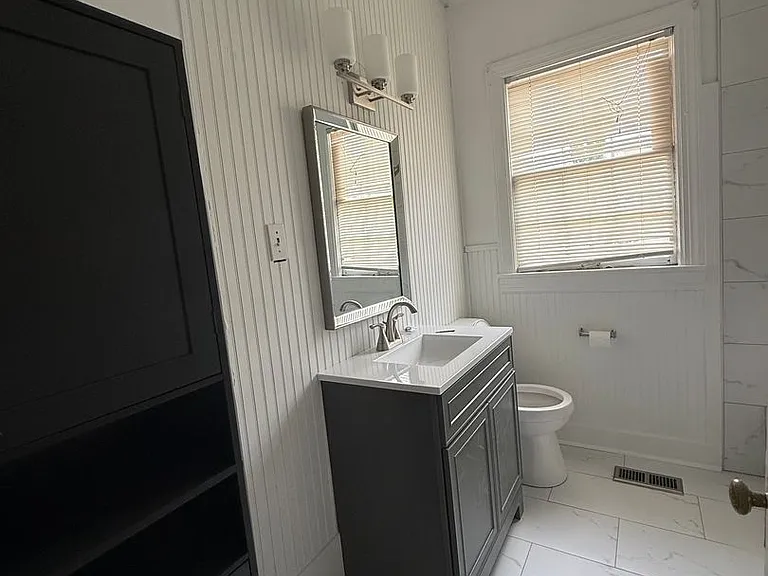 213 Wilson St NE — Photo 11