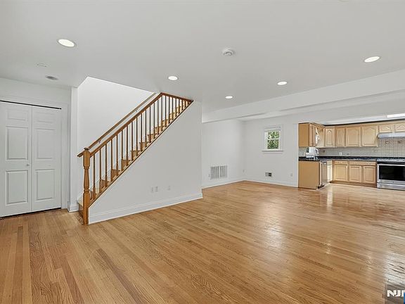 3rd image of 280 Birchwood Road