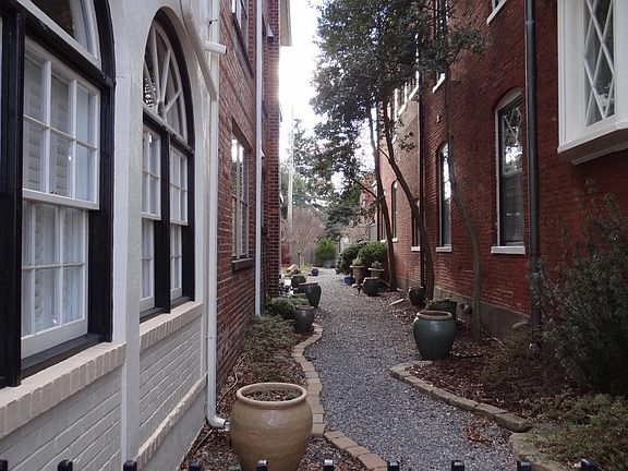 3rd image of 407 N Allen Ave
