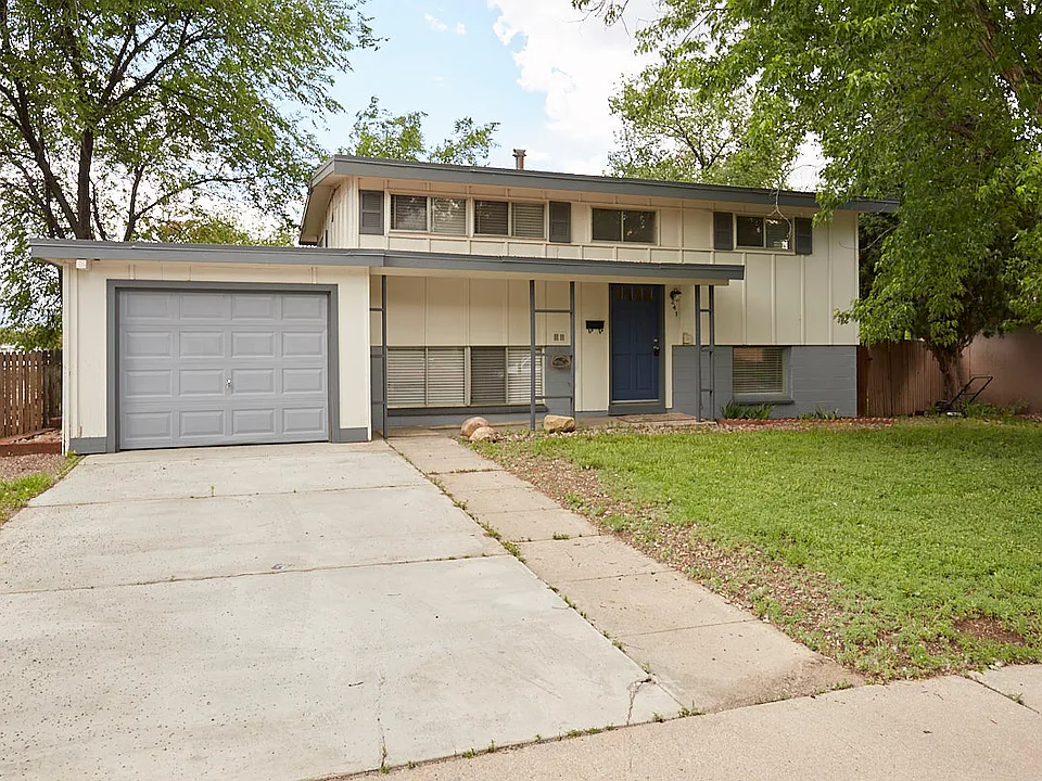 241 Elmwood Dr