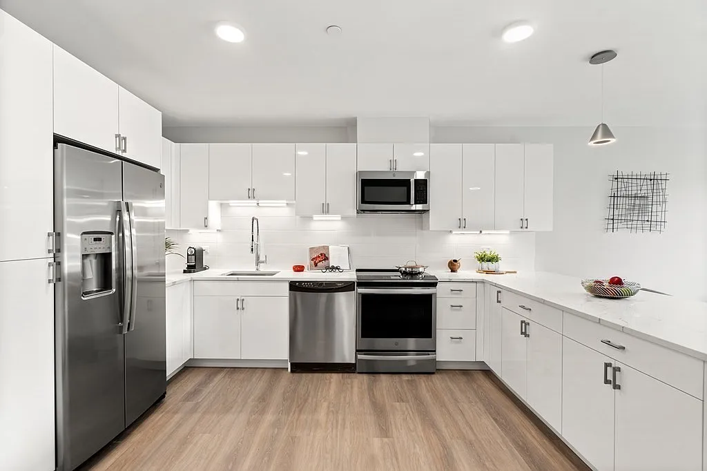 Building Photo - 68 Los Angeles St #106