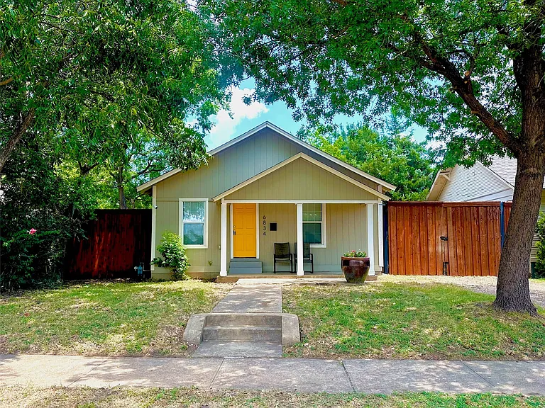 6834 Victoria Ave — Photo 1