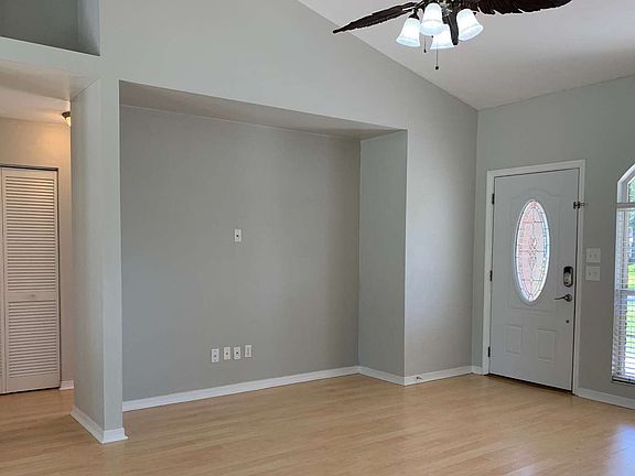 3rd image of 1807 SW Ironwood Dr