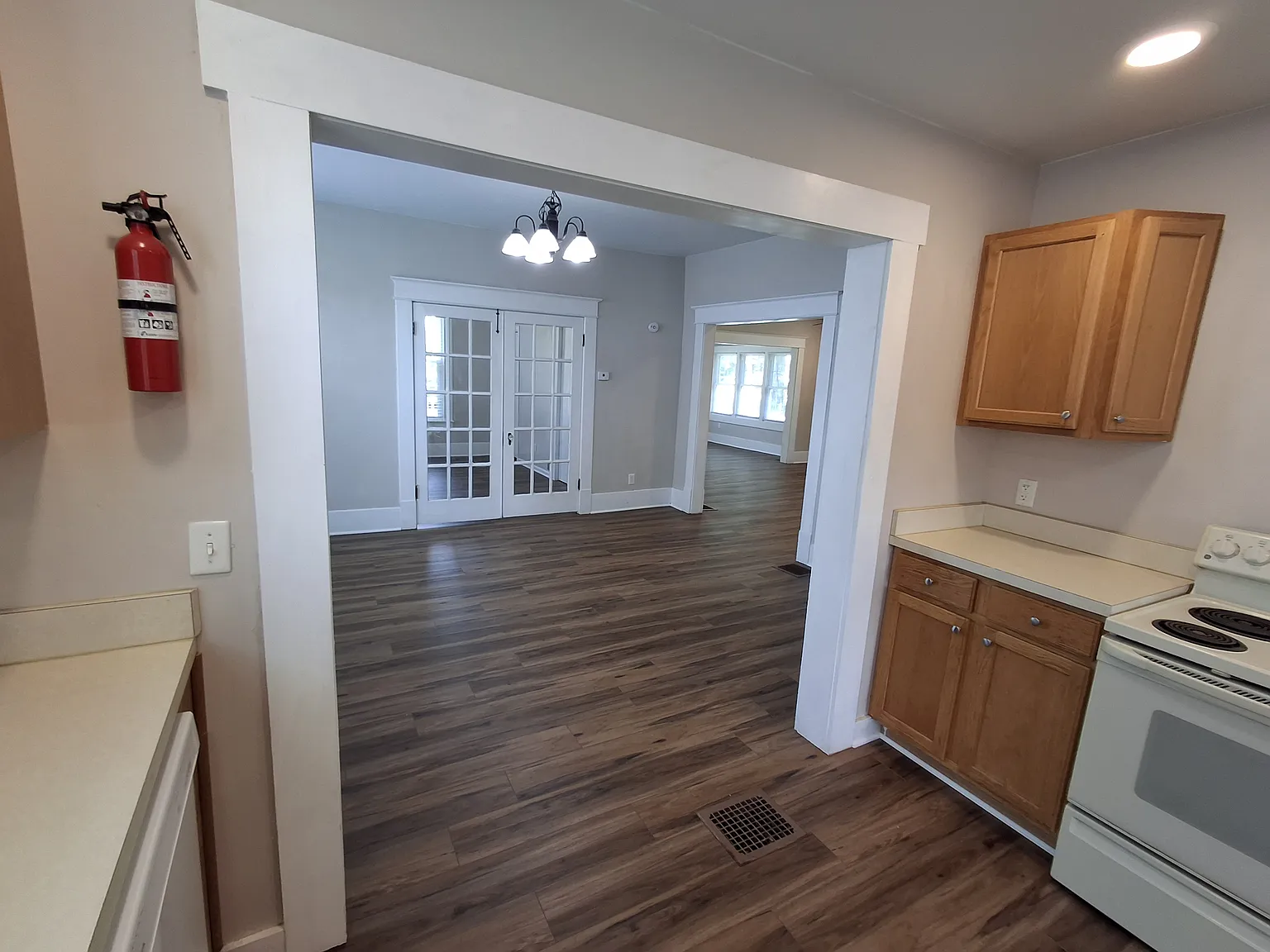 3 bed, 1500 sqft, $1,025 — Photo 2