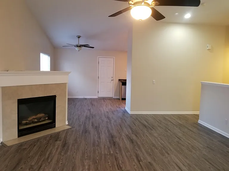 832 Pitkin Way — Photo 11