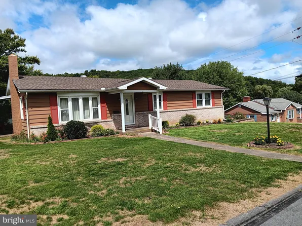 800 Hall St, Bedford, PA 15522