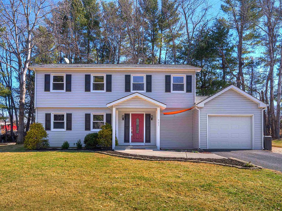 1st image of 905 Horseshoe Ln
