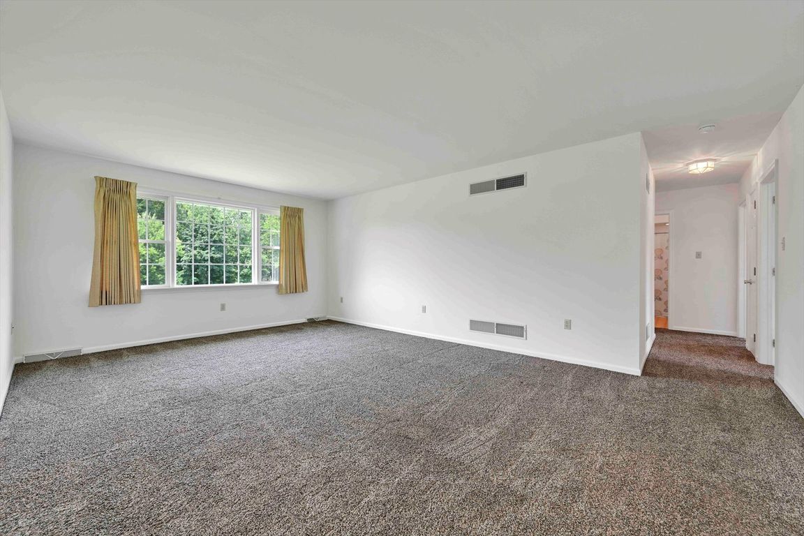 09-Living Room