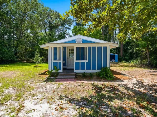 1209 NE 1st St, Carrabelle, FL 32322