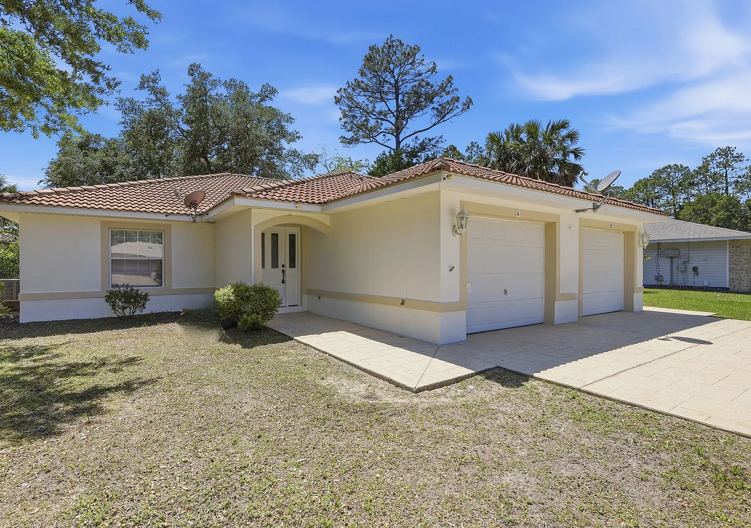2 Bed 2 Bath Duplex with Garage! — Photo 2