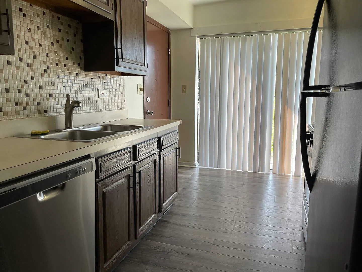 2 bed, 950 sqft, $1,750 — Photo 2